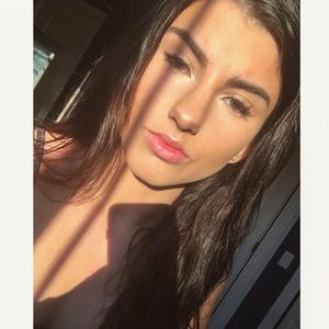 Meet your Posher, Chloe